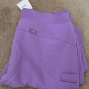 Figs Lavender Scrub Pants Kade cargo size m NWT